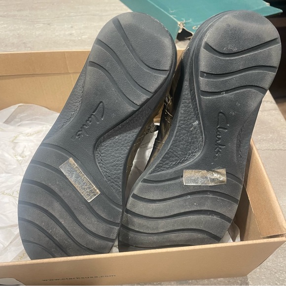 Clarks Nikki Star Q Olive Flat Ankle Boots - Size 6 - Picture 9 of 9